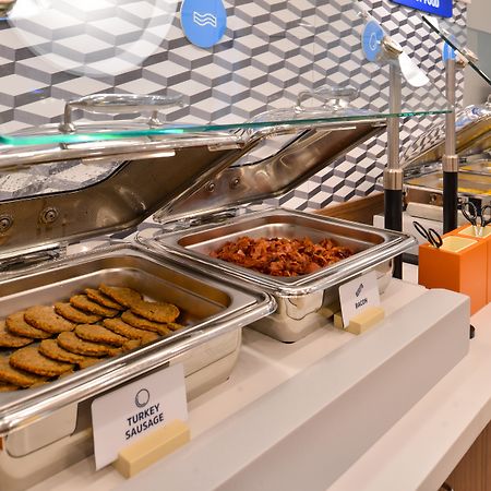 罗克福德洛芙斯公园快捷假日酒店 Loves Park 外观 照片
